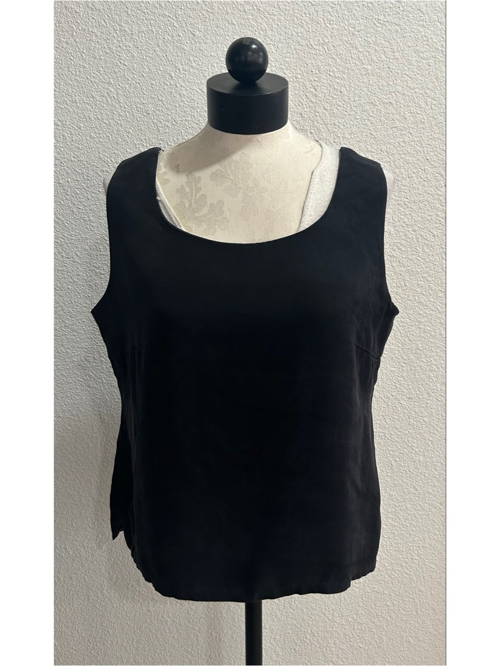 Emmelle Women’s Tank Top Sz XL 100% Silk Black Scoop Neck Camisole Lightweight